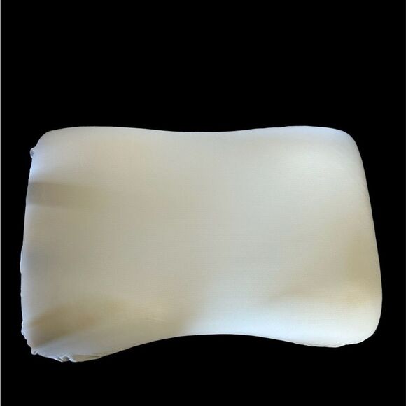 Ergonomic White Pillow for Hybrid Sleepers - Picture 4 of 15